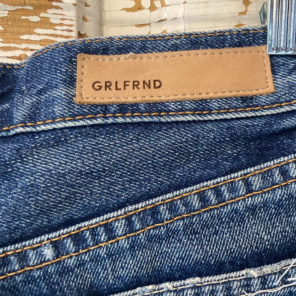 💙 GRLFRND Kaia Distressed Denim Shorts - Picture 10 of 12